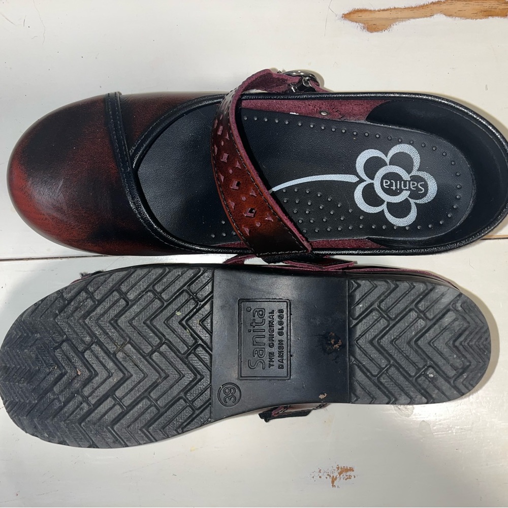 SANITA NURSING CLOGS